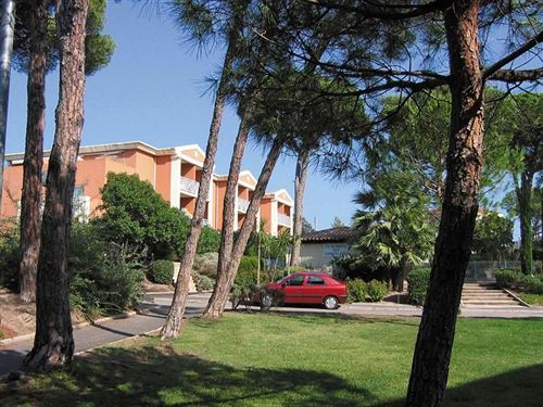 Lagrange Vacances Le Domaine Des Grands Pins Saint-Raphael  Bagian luar foto